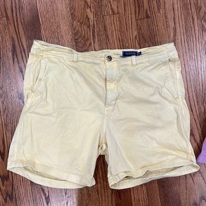 Vineyard vines island shorts. Size 40
